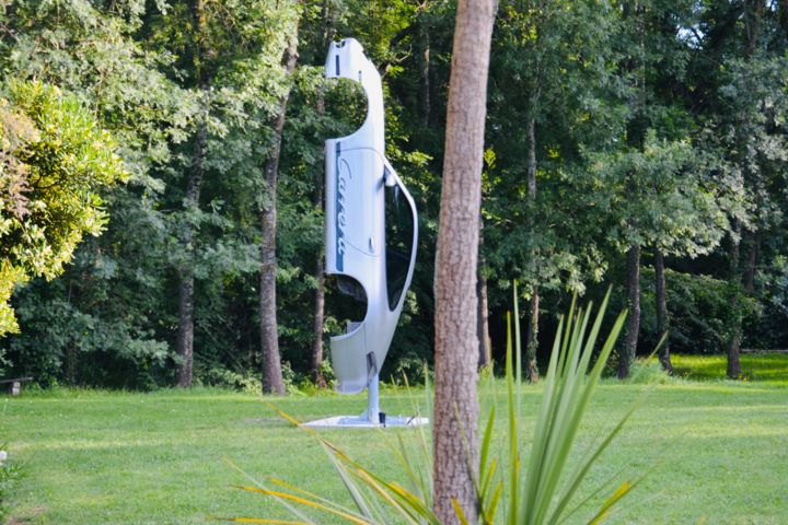 Скульптура под названием "vertical 911" - Pierre Olliet, Подлинное произведение искусства, Металлы