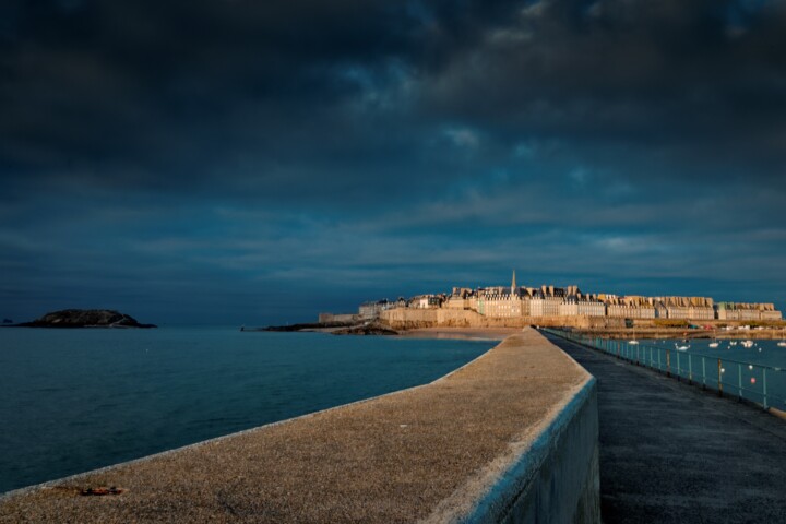Photography titled "Saint-Malo Remparts…" by Pierre Piton, Original Artwork, Digital Photography