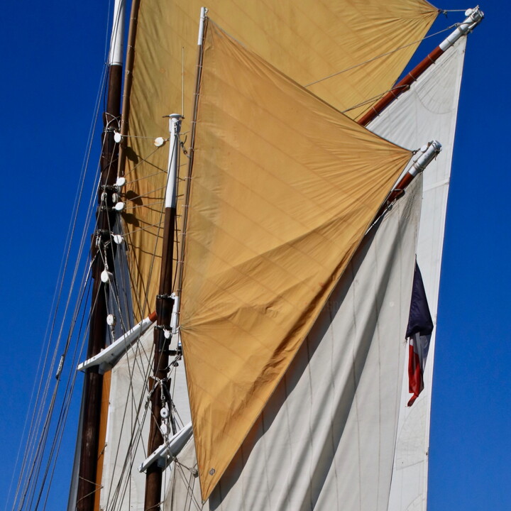 Photographie intitulée "Vieiles voiles (2)…" par Pierre-Yves Rospabé, Œuvre d'art originale, Photographie numérique