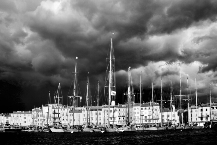 Photographie intitulée "Port de Saint-Tropez" par Pierre-Yves Rospabé, Œuvre d'art originale, Photographie numérique