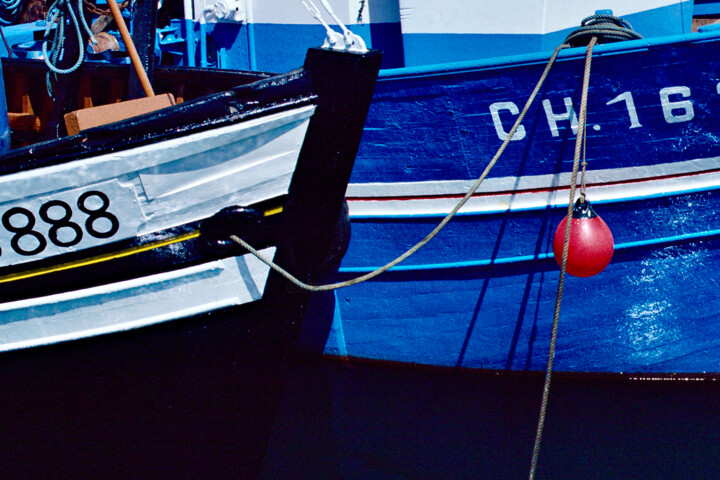 Photographie intitulée "Granville, bateaux…" par Pierre-Yves Rospabé, Œuvre d'art originale, Photographie argentique