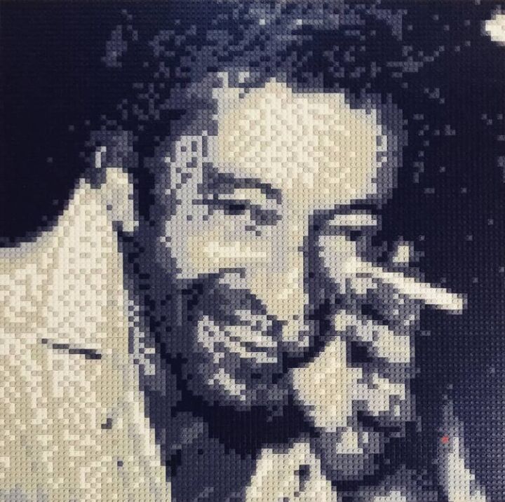 Sculptuur getiteld "Serge Gainsbourg ô…" door Pix'Elle Art Mosaïque, Origineel Kunstwerk, Mozaïek Gemonteerd op Houten paneel