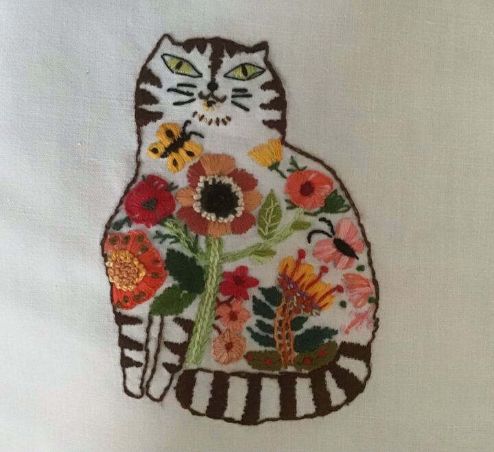 Art textile intitulée "Kitty" par Lisette, Œuvre d'art originale, Broderie