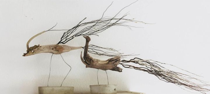 Scultura intitolato "Birds Are Gonna Fly…" da Woods By Grace, Opera d'arte originale, Legno