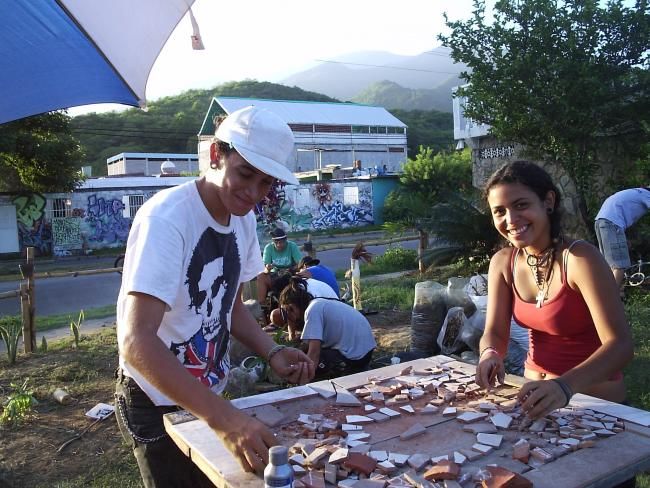 Escultura titulada "Mesa pública elabor…" por Luisadiaz, Obra de arte original