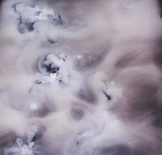 Photographie intitulée "Dry Ice 1a" par Matthew Quain, Œuvre d'art originale
