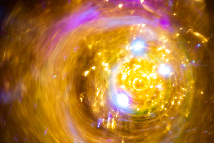 Fotografía titulada "Golden Wormhole" por Raintree Shipman, Obra de arte original, Light Painting