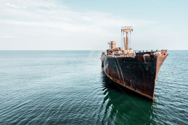 Photographie intitulée "I Am A Shipwreck" par Radu Bercan, Œuvre d'art originale, Photographie numérique