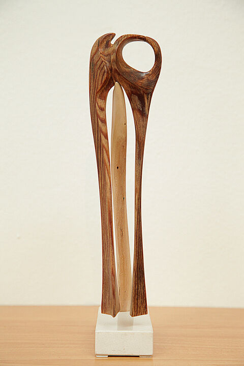 Skulptur mit dem Titel "45 Gramos" von Rafa Marinas, Original-Kunstwerk, Holz