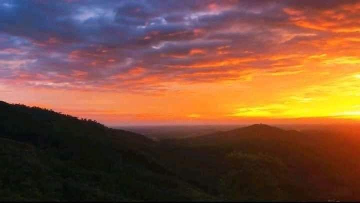 Photographie intitulée "Sunset Horizon." par Rain John, Œuvre d'art originale, Photographie argentique