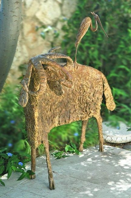 Skulptur mit dem Titel "Male Sheep Bronze" von Razia Gershon, Original-Kunstwerk