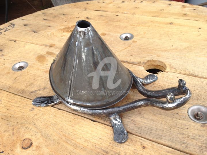 Sculpture intitulée "tortue-vide-poches-…" par Recyclage Design - Réanimateur D'Objets , Œuvre d'art originale