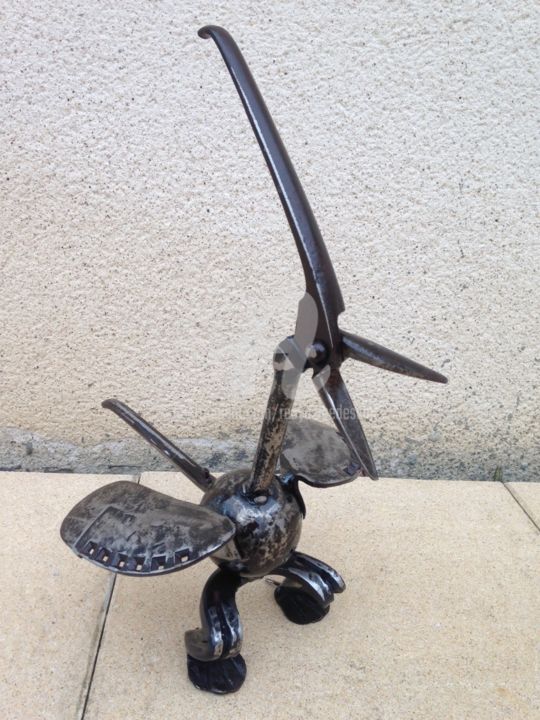Sculpture intitulée "Petit oiseau à poser" par Recyclage Design - Réanimateur D'Objets , Œuvre d'art originale