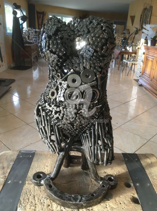 Sculpture titled "Buste Femme 3D" by Recyclage Design - Réanimateur D'Objets , Original Artwork, Metals