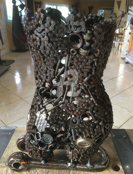 Sculpture intitulée "Buste femme 3D" par Recyclage Design - Réanimateur D'Objets , Œuvre d'art originale, Métaux