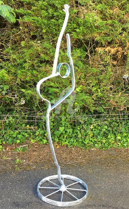 Sculpture titled "ballerine" by Recyclage Design - Réanimateur D'Objets , Original Artwork, Metals