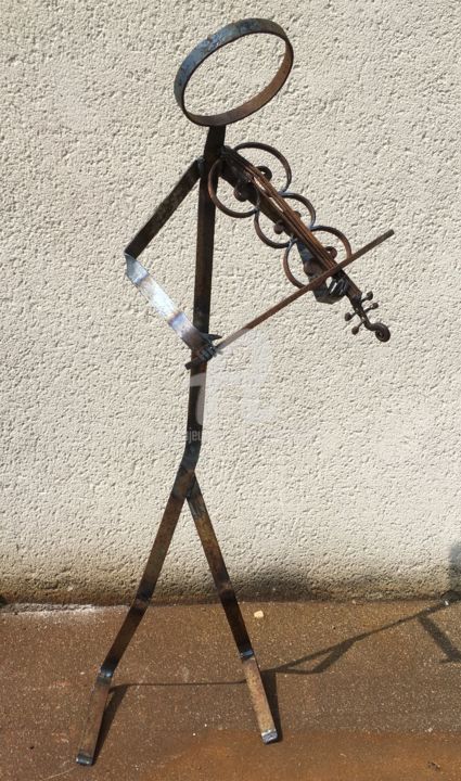 Scultura intitolato "violoniste" da Recyclage Design - Réanimateur D'Objets , Opera d'arte originale, Metalli