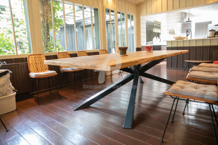 Design intitolato "Grande table à mang…" da Recyclage Design - Réanimateur D'Objets , Opera d'arte originale, Mobili