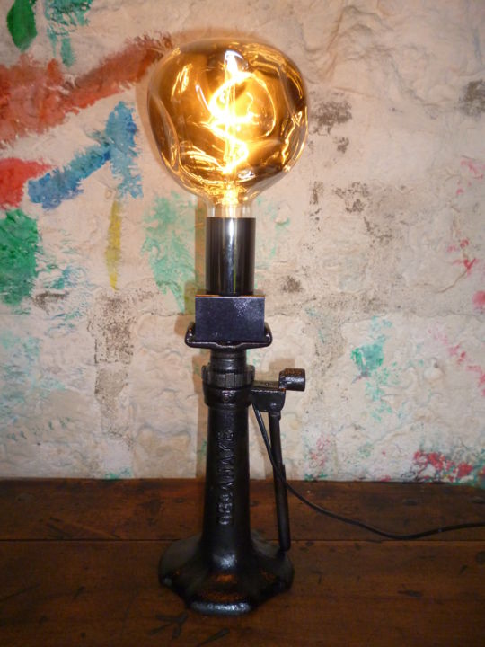 Design intitulée "LAMPE " CRIC DELAHA…" par Leferailleur02, Œuvre d'art originale, Luminaire