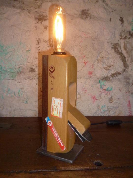 Design intitulée "LAMPE - RABOT - GOL…" par Leferailleur02, Œuvre d'art originale, Luminaire