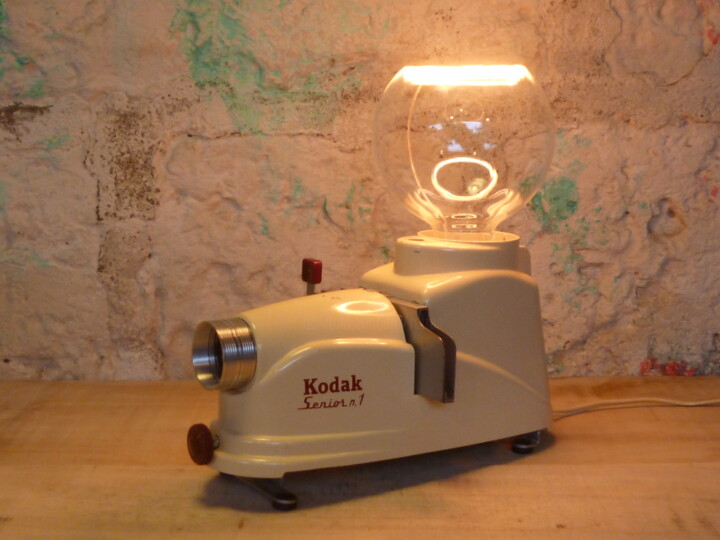 Design intitulée "LAMPE - KODAK -" par Leferailleur02, Œuvre d'art originale, Luminaire