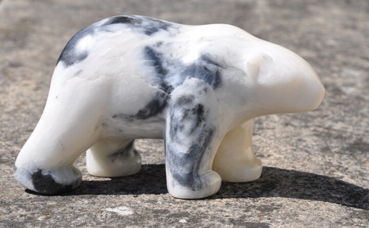 Skulptur mit dem Titel "Eisbär / polarbaer" von Regina Hermann, Original-Kunstwerk, Stein