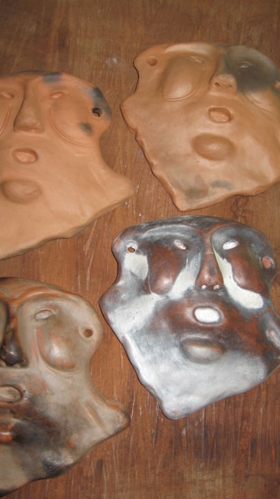 Sculpture titled "4-masques-amerindie…" by Régina Van Puyenbrouk, Original Artwork