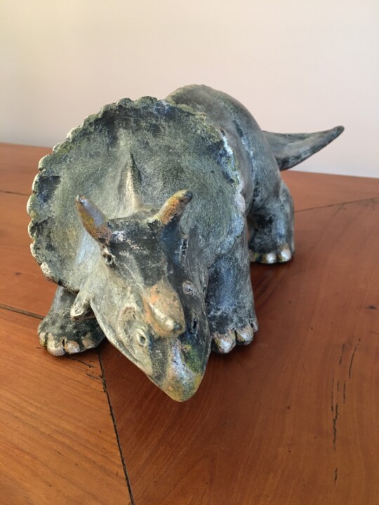 Sculpture titled "TRICERATOPS" by Régine Peltier, Original Artwork, Terra cotta