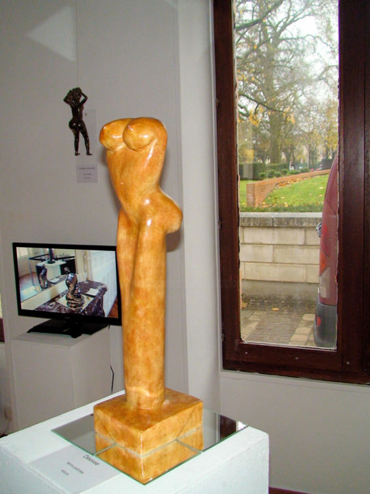 Sculpture titled "Déesse" by Claude Reitz, Original Artwork, Terra cotta