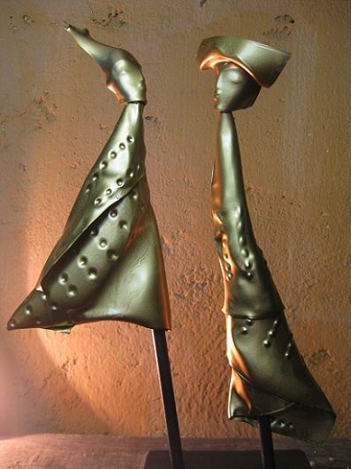 Skulptur mit dem Titel "Chrysalide014 -le s…" von Rémy Jouve, Original-Kunstwerk, Kunststoff