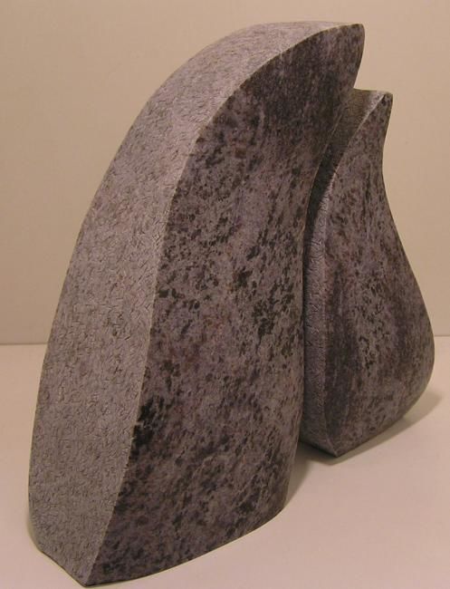 제목이 "Tender embrace"인 조형물 Renate Verbrugge로, 원작, 돌