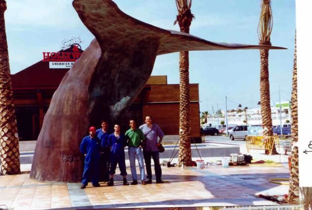 Escultura titulada "cola de ballena" por Pedro Requejo Novoa, Obra de arte original