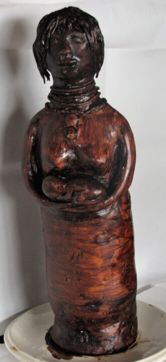 Sculpture titled "Moederliefde" by Ria Strijker, Original Artwork, Clay