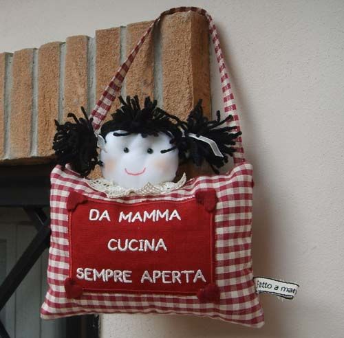 Artigianato intitolato "cuscinetto-mamma.jpg" da Ricaidee, Opera d'arte originale