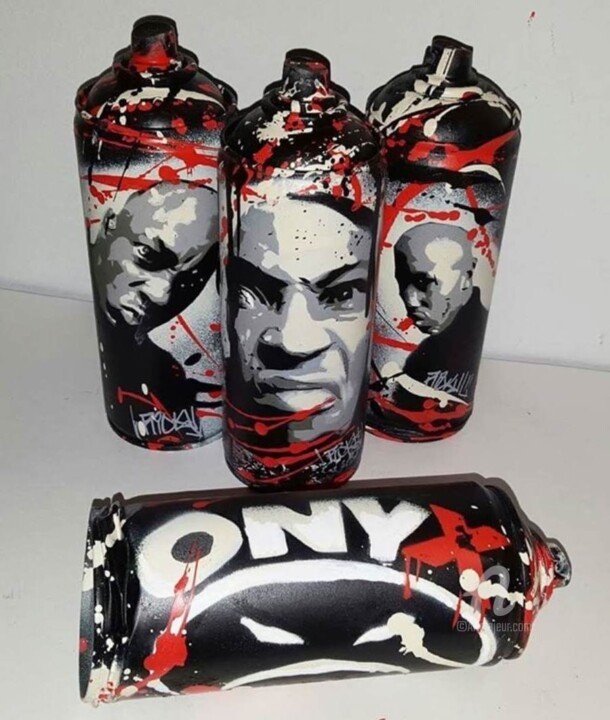 Malerei mit dem Titel "Onyx Custom cans hi…" von Ricky 400ml, Original-Kunstwerk, Acryl