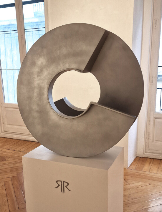 Sculpture titled "Equilibrio plateado" by Ricky Reese, Original Artwork, Stainless Steel
