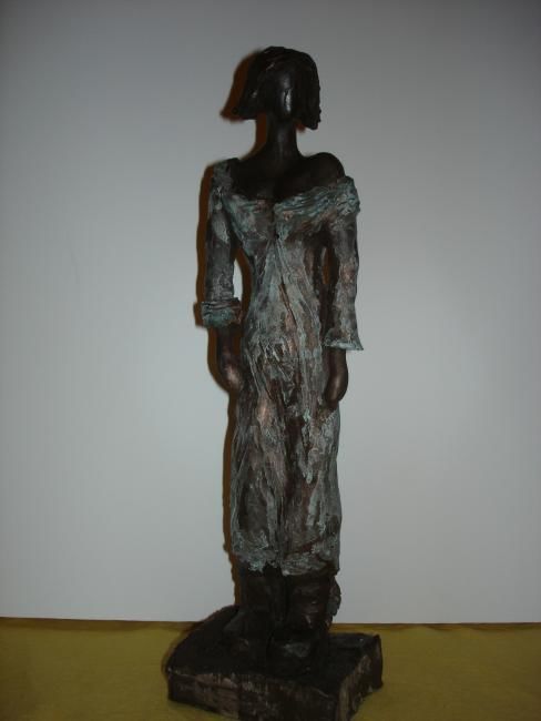 Sculpture intitulée "femme en robe bleue" par Rina Curiel, Œuvre d'art originale