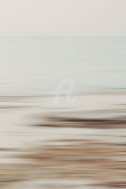 Photographie intitulée "Seashore in the mis…" par Rita Kapitulski, Œuvre d'art originale, Photographie numérique