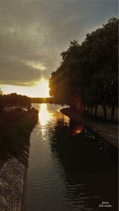 Photography titled "sur le canal" by Rm Studio, Original Artwork, Digital Photography