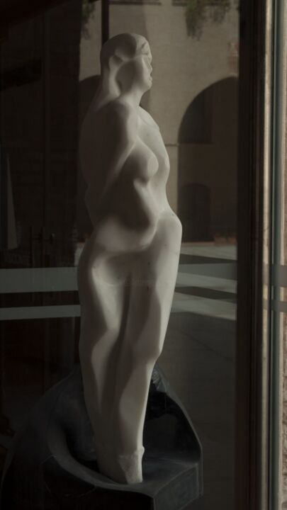Sculpture titled "NATHALIE TRE(EVA)" by Roberto Tagliazucchi, Original Artwork, Stone