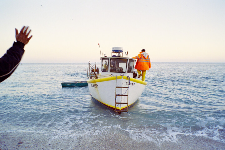 Фотография под названием "saluto ai pescatori" - Roberto Ferrero, Подлинное произведение искусства, Пленочная фотография
