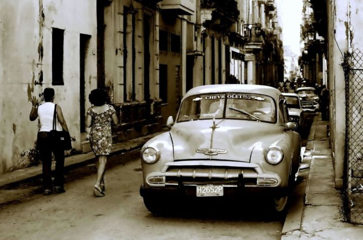 Fotografia intitolato "Calle de La Habana" da Roberto Gil Esteban, Opera d'arte originale