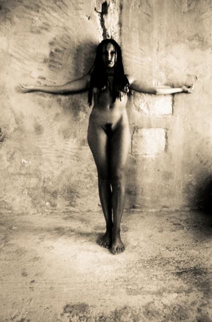 Fotografie getiteld "crucifixion" door Robin Santus, Origineel Kunstwerk