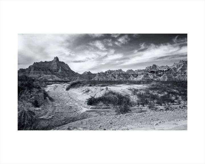 Fotografie getiteld "Badlands" door Rodman, Origineel Kunstwerk, Digitale fotografie Gemonteerd op Karton