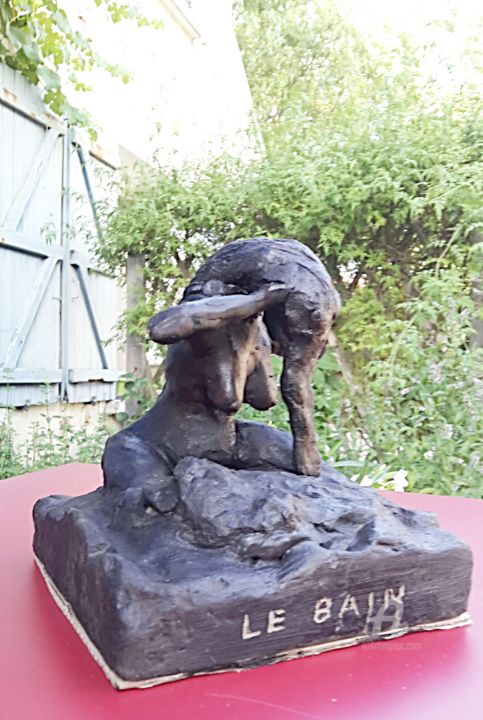 Sculpture titled "Le Bain ( Femme )" by Rodolphe Lavayssiere, Original Artwork, Terra cotta