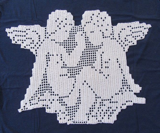 Textielkunst getiteld "Napperon Duo d'Ange…" door Art Création Crochet Tricot, Origineel Kunstwerk, Draad