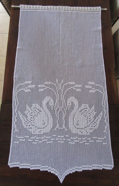 Textielkunst getiteld "Rideau deux cygnes.…" door Art Création Crochet Tricot, Origineel Kunstwerk, Draad