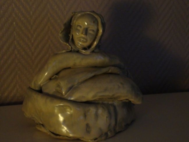 Scultura intitolato "L'enfant" da Marierf, Opera d'arte originale, Ceramica