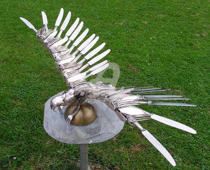 Sculpture titled "Faucon 1" by Issro, Original Artwork, Metals