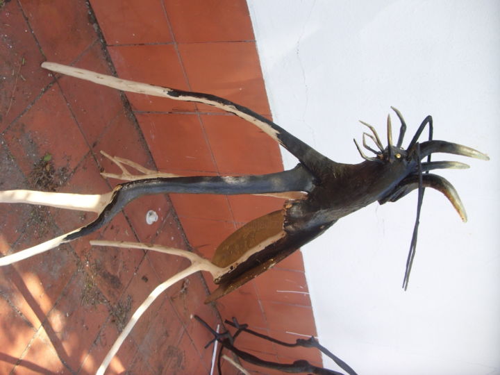 Escultura intitulada "gafanhoto" por El Rei, Obras de arte originais, Madeira